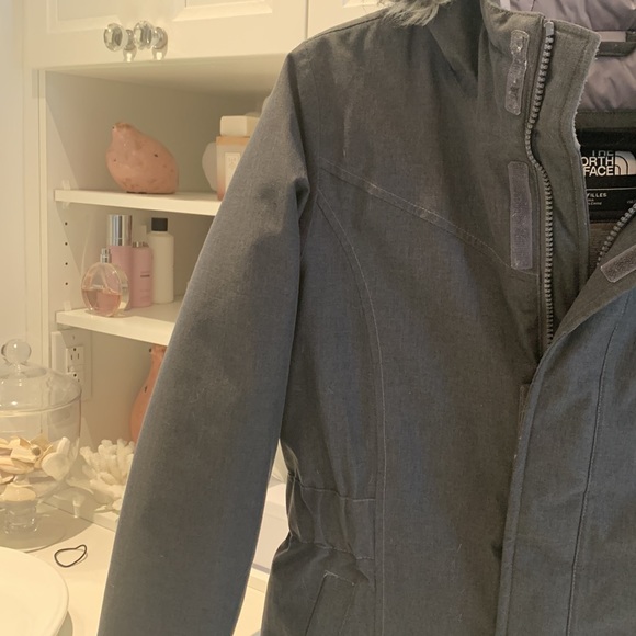 The North Face girl winter jacket - Picture 3 of 9